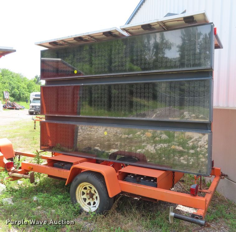 image for item DD6266 1997 American Signal Co message board trailer