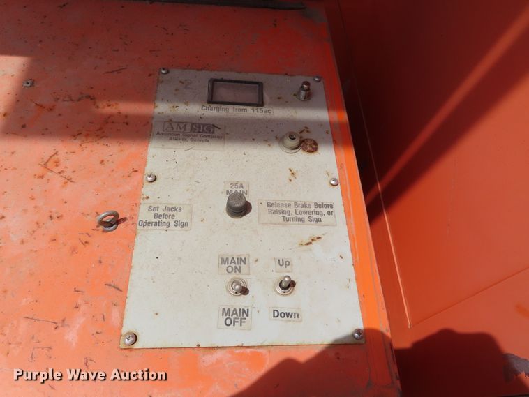 image for item DD6266 1997 American Signal Co message board trailer