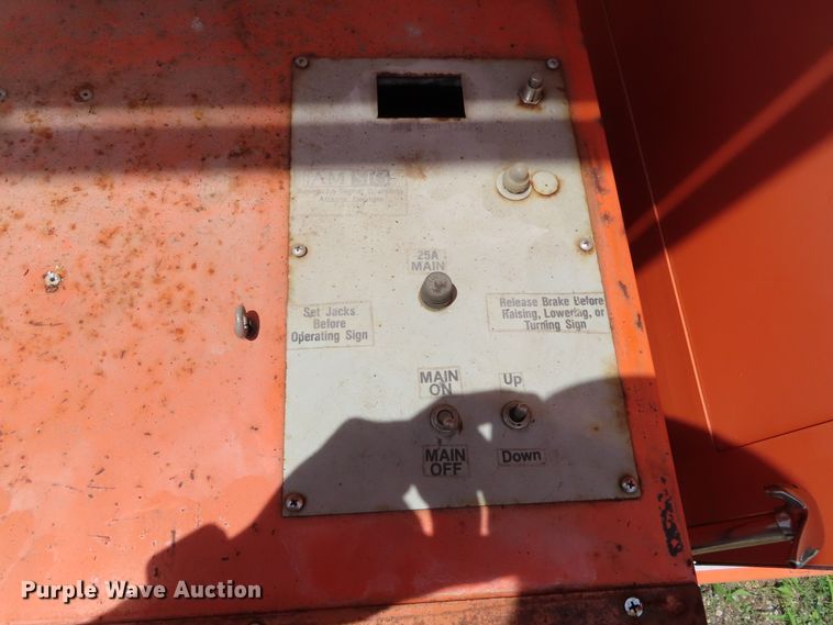 image for item DD6267 1997 American Signal Co. message board trailer