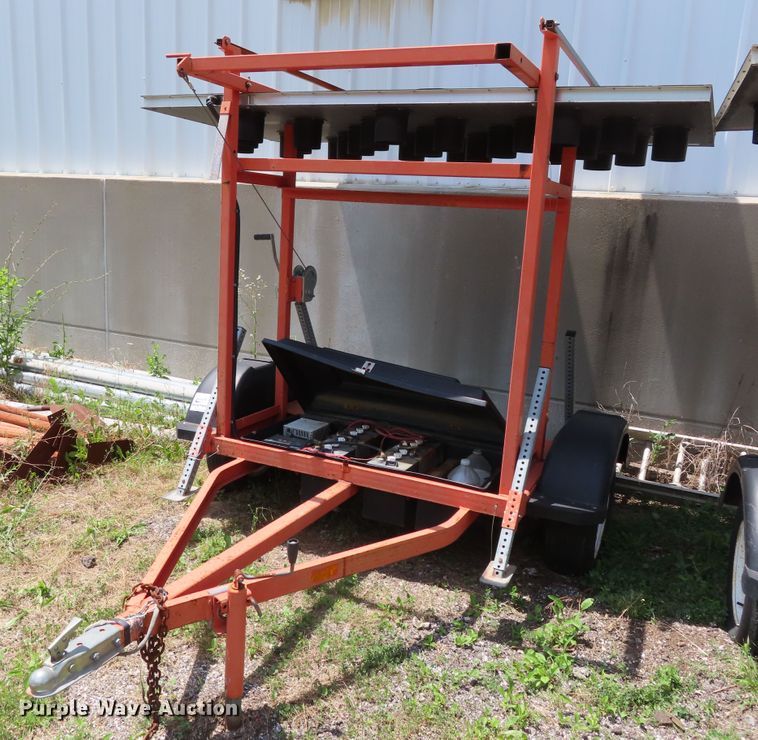 Trafcon TC1-25S arrow board trailer in Kansas City, KS | Item DD6271 ...
