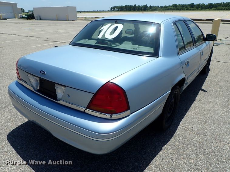 image for item DE5410 2003 Ford Crown Victoria Police Interceptor