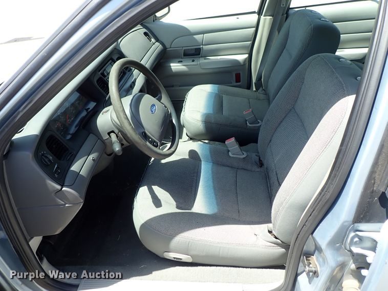 image for item DE5410 2003 Ford Crown Victoria Police Interceptor