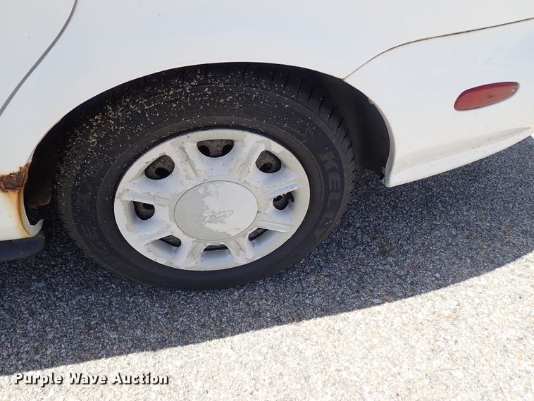 image for item DE5413 1998 Ford Taurus