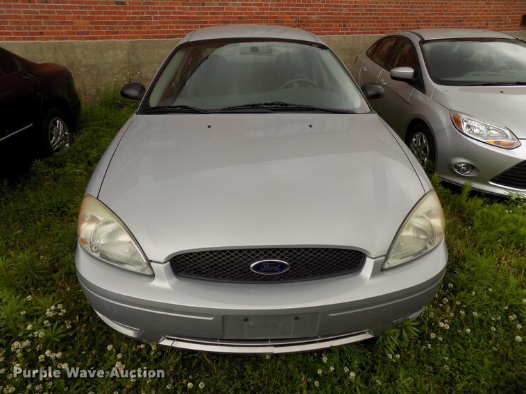 image for item DE7701 2005 Ford Taurus SE