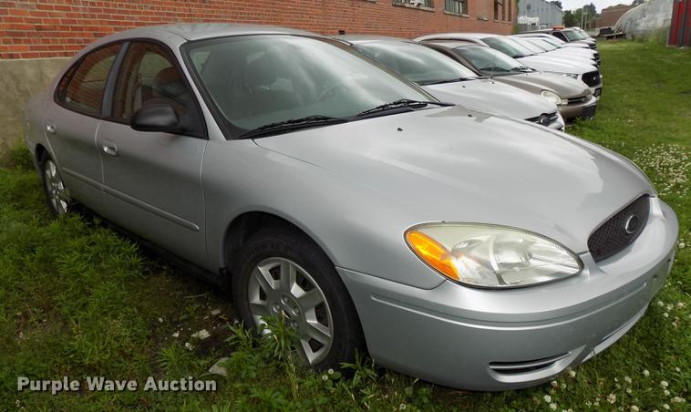 image for item DE7701 2005 Ford Taurus SE