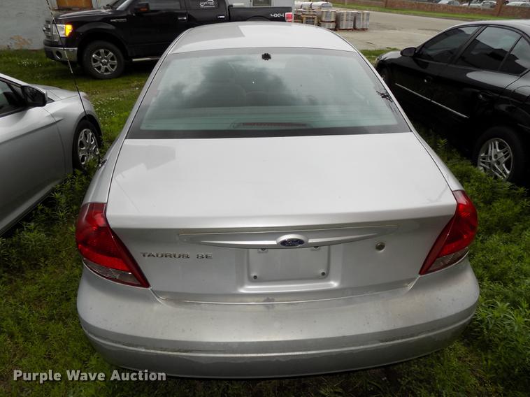 image for item DE7701 2005 Ford Taurus SE