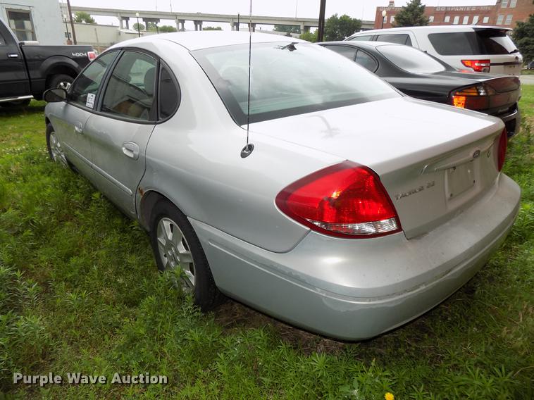image for item DE7701 2005 Ford Taurus SE