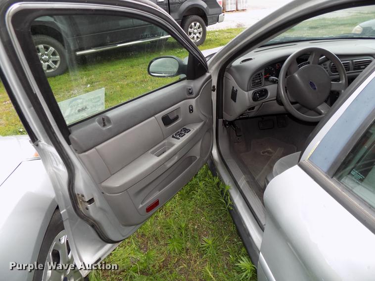 image for item DE7701 2005 Ford Taurus SE