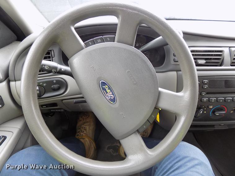 image for item DE7701 2005 Ford Taurus SE
