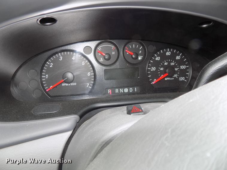 image for item DE7701 2005 Ford Taurus SE