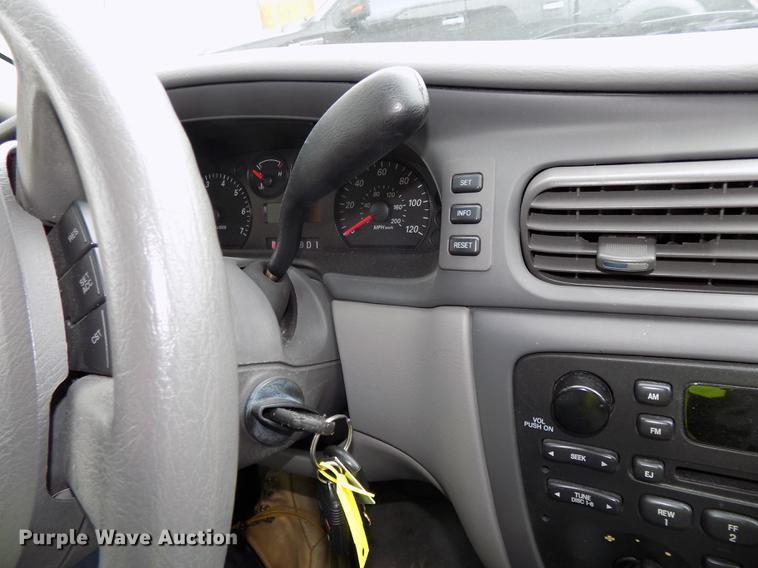 image for item DE7701 2005 Ford Taurus SE