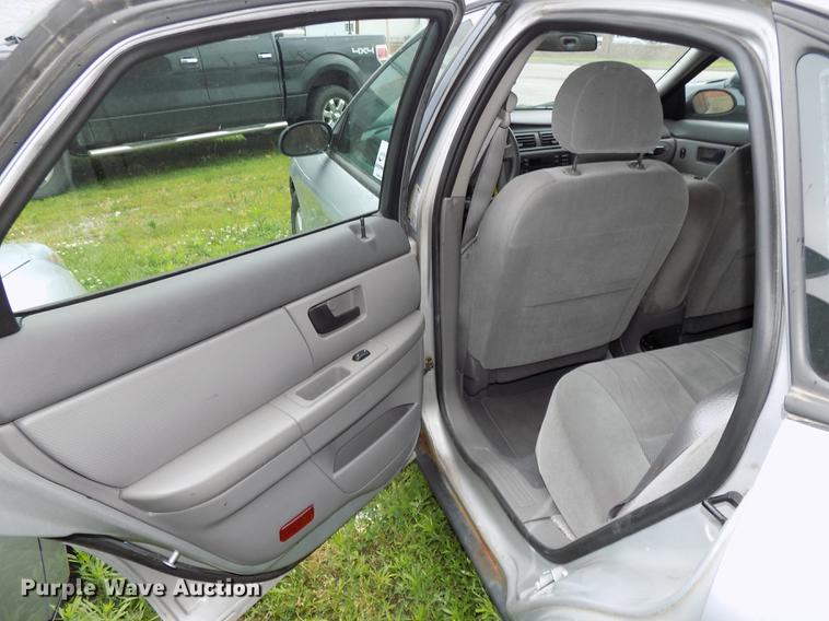 image for item DE7701 2005 Ford Taurus SE