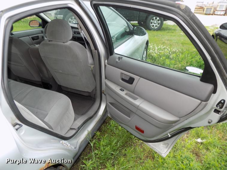 image for item DE7701 2005 Ford Taurus SE