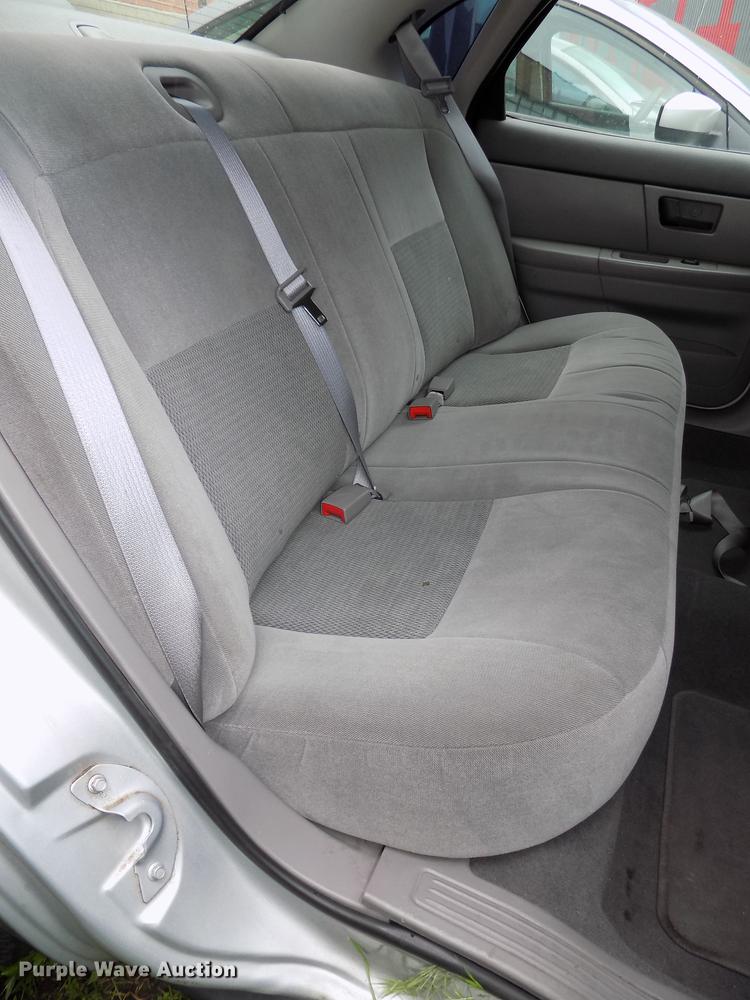 image for item DE7701 2005 Ford Taurus SE