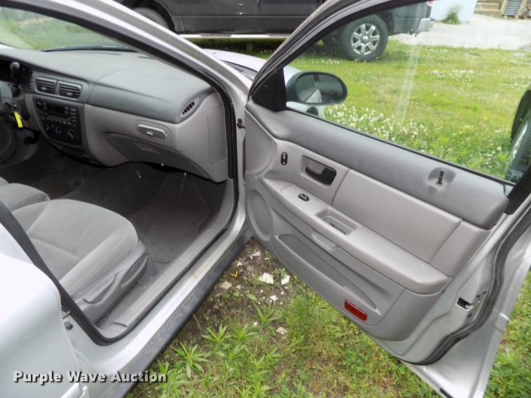 image for item DE7701 2005 Ford Taurus SE