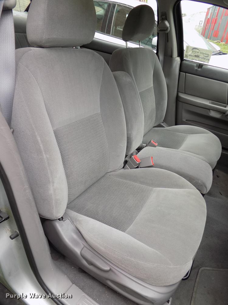 image for item DE7701 2005 Ford Taurus SE