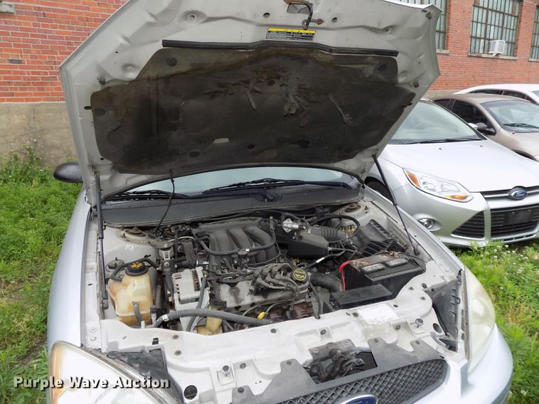 image for item DE7701 2005 Ford Taurus SE