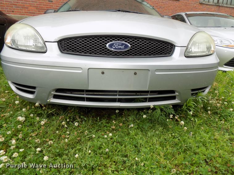 image for item DE7701 2005 Ford Taurus SE