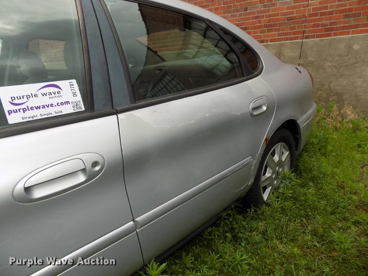 image for item DE7701 2005 Ford Taurus SE