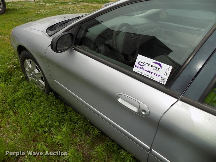 image for item DE7701 2005 Ford Taurus SE