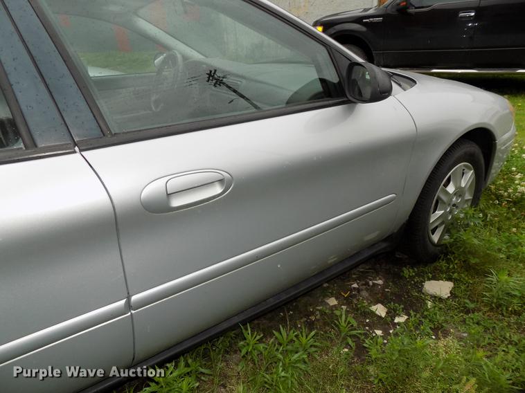 image for item DE7701 2005 Ford Taurus SE