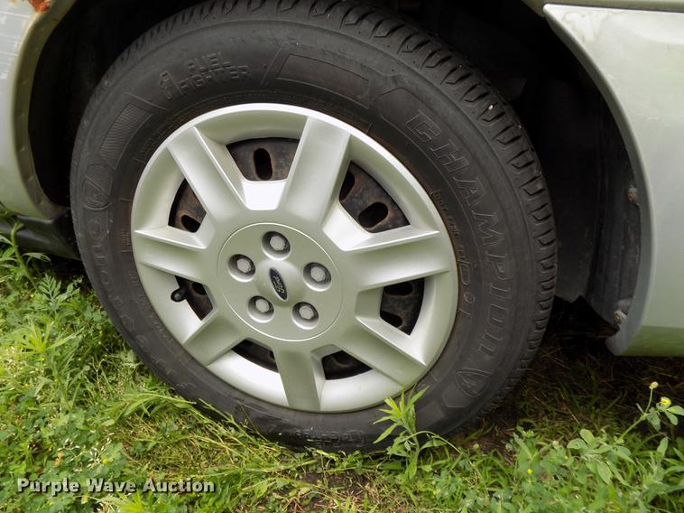 image for item DE7701 2005 Ford Taurus SE