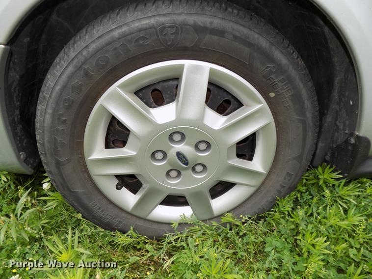 image for item DE7701 2005 Ford Taurus SE