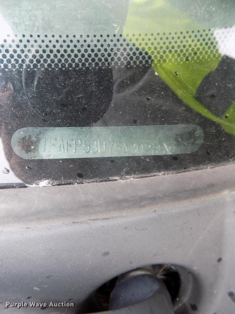 image for item DE7701 2005 Ford Taurus SE