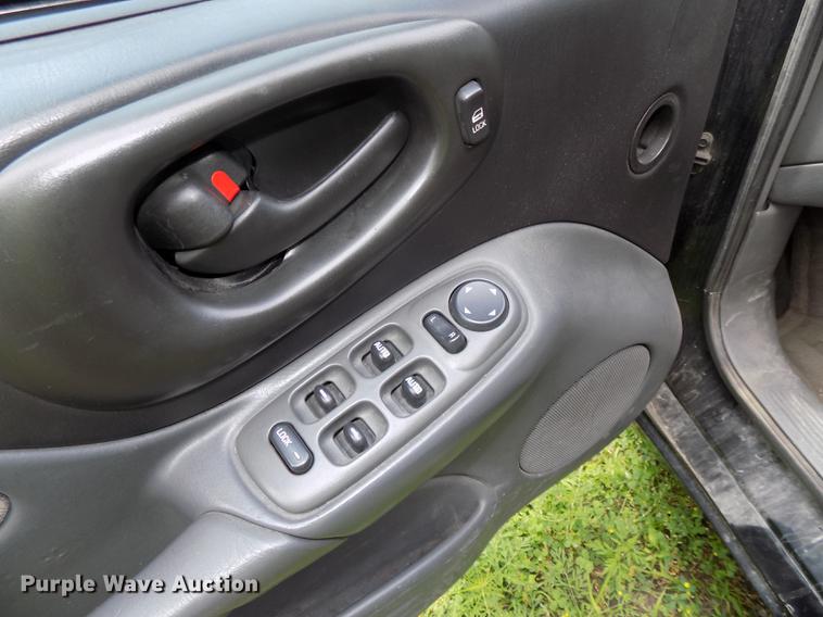 image for item DE7707 2005 Pontiac Boneville SE