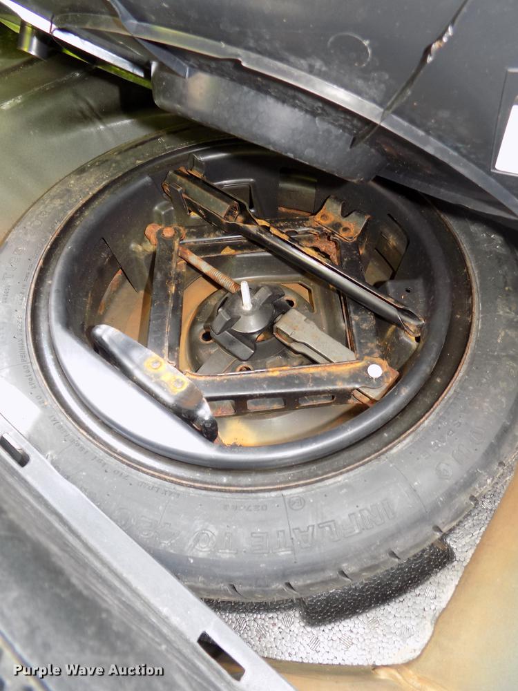 image for item DE7707 2005 Pontiac Boneville SE