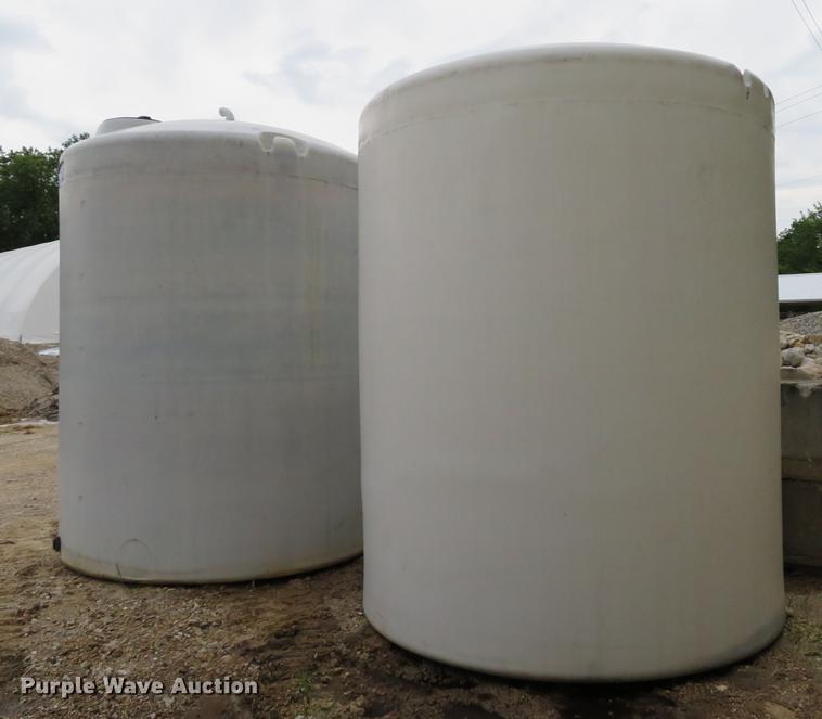 image for item DE8137 (2) poly tanks