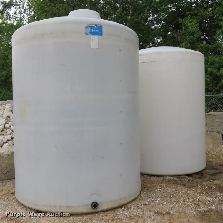 image for item DE8137 (2) poly tanks