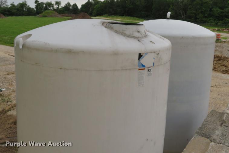 image for item DE8137 (2) poly tanks
