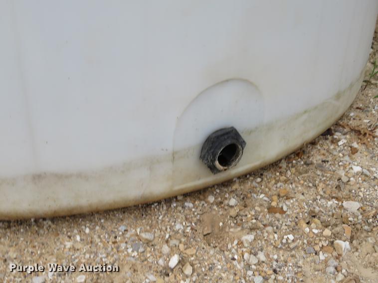 image for item DE8137 (2) poly tanks