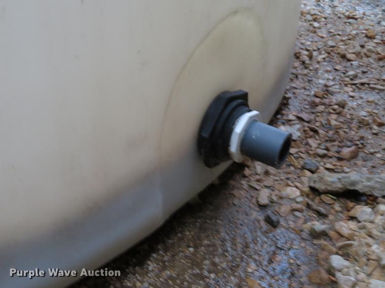 image for item DE8137 (2) poly tanks