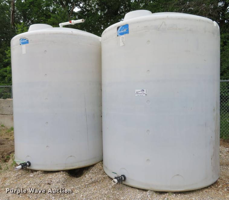 image for item DE8138 (2) poly tanks