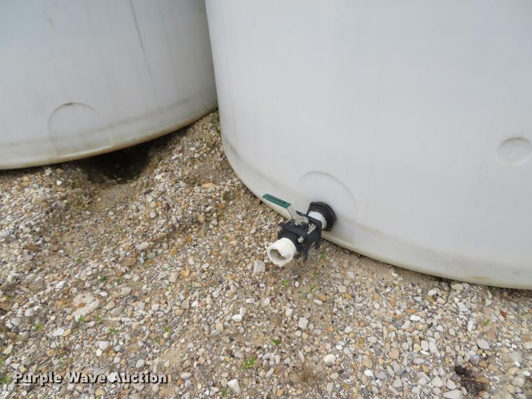 image for item DE8138 (2) poly tanks