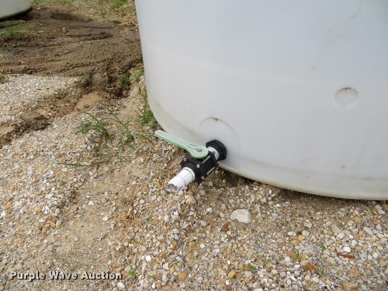 image for item DE8138 (2) poly tanks