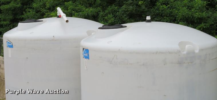image for item DE8138 (2) poly tanks