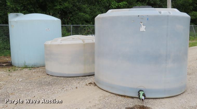 image for item DE8139 (3) poly tanks