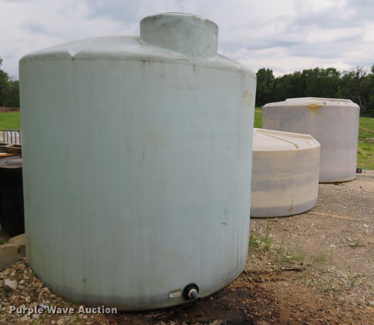 image for item DE8139 (3) poly tanks