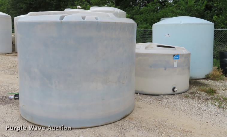 image for item DE8139 (3) poly tanks