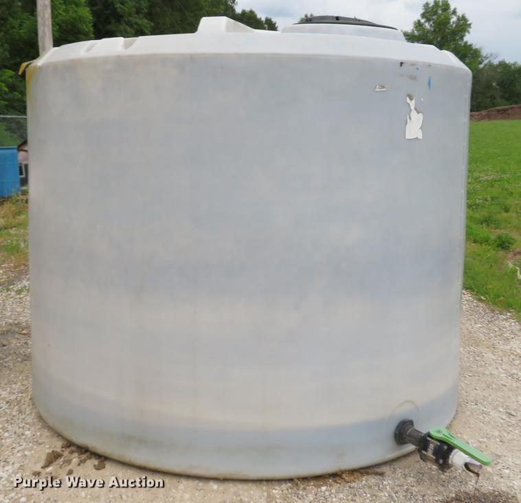 image for item DE8139 (3) poly tanks