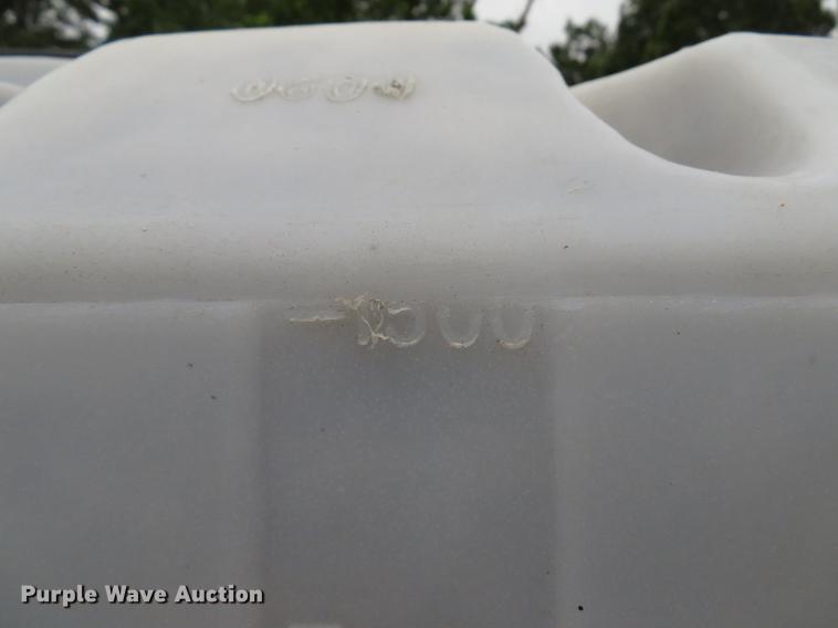 image for item DE8139 (3) poly tanks