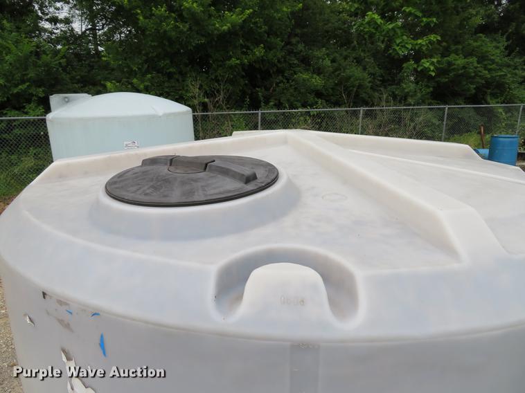 image for item DE8139 (3) poly tanks