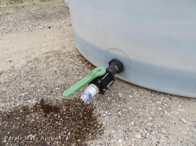 image for item DE8139 (3) poly tanks