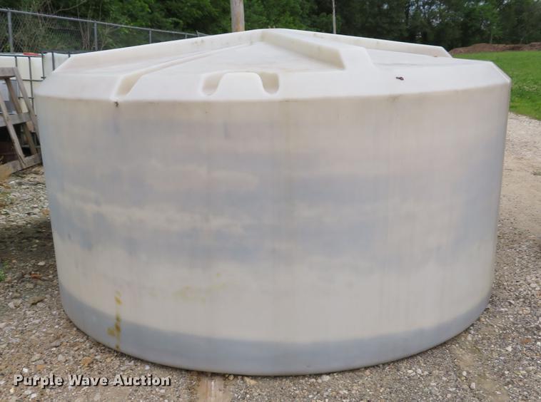 image for item DE8139 (3) poly tanks