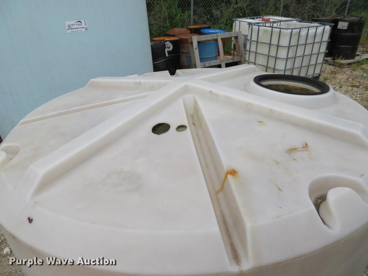 image for item DE8139 (3) poly tanks