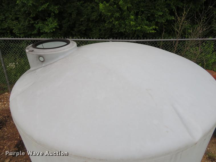 image for item DE8139 (3) poly tanks