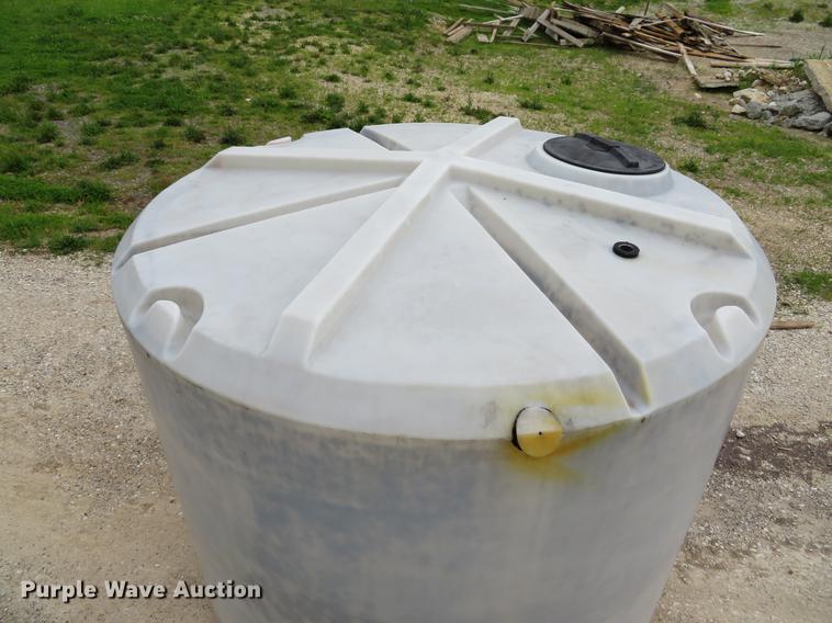 image for item DE8139 (3) poly tanks